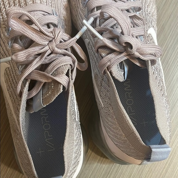 Nike Women's Gray Running Shoes - Picture 4 of 7